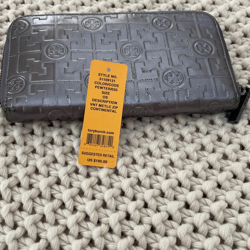Tory Burch gray metallic continental zip wallet retail $ 195 - Picture 6 of 11